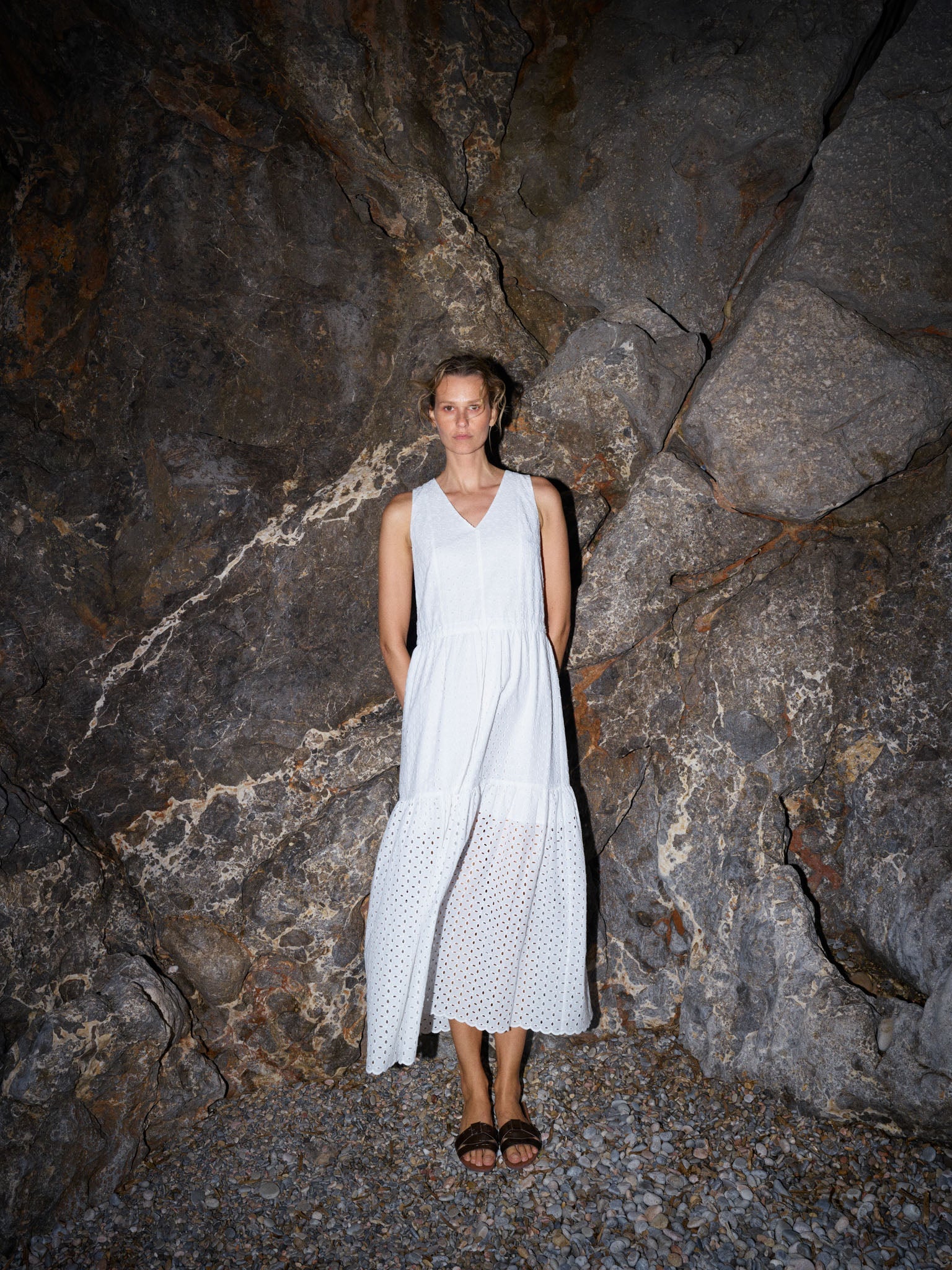 Modelshot / White / Detail